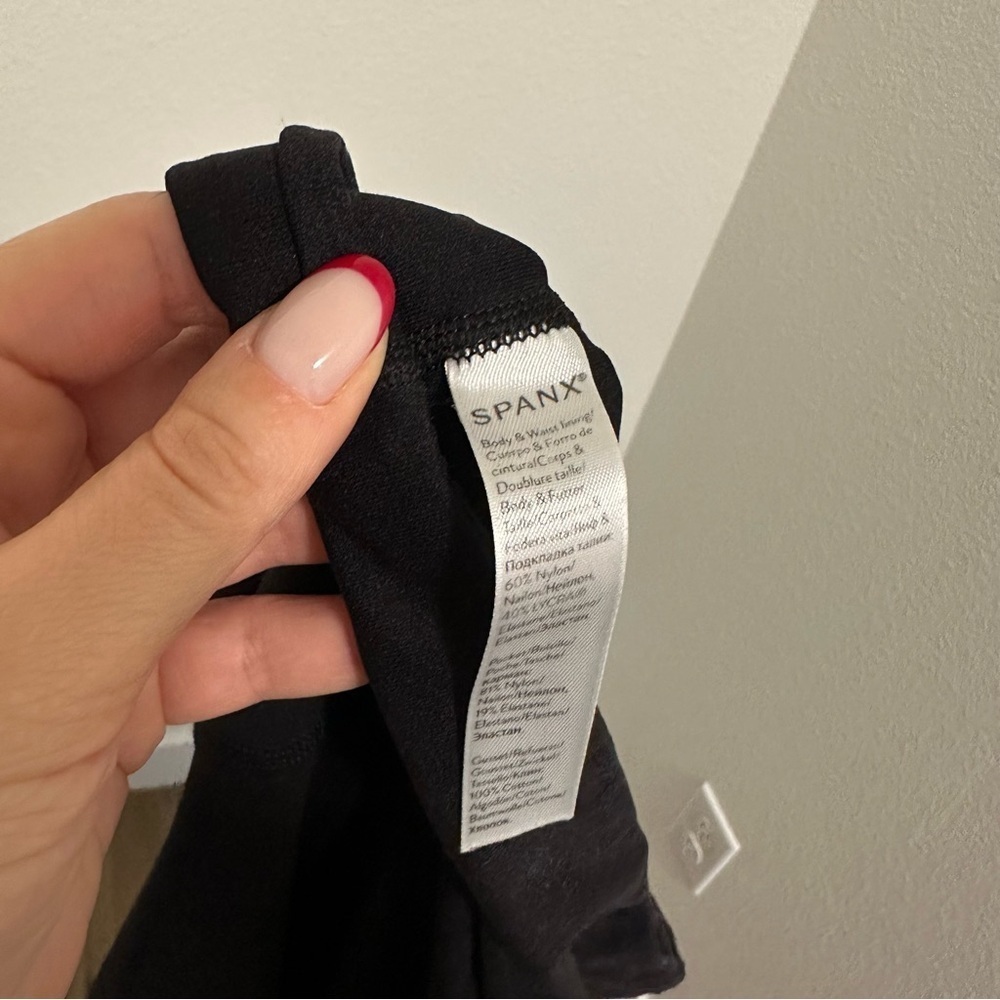 Spanx Shaping Compression Knee Length Leggings So… - image 7